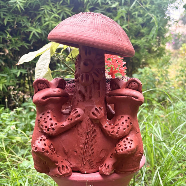 Terracotta Mushroom Planter with Frog & Frog  Design Rustic Indoor & Outdoor Decor
