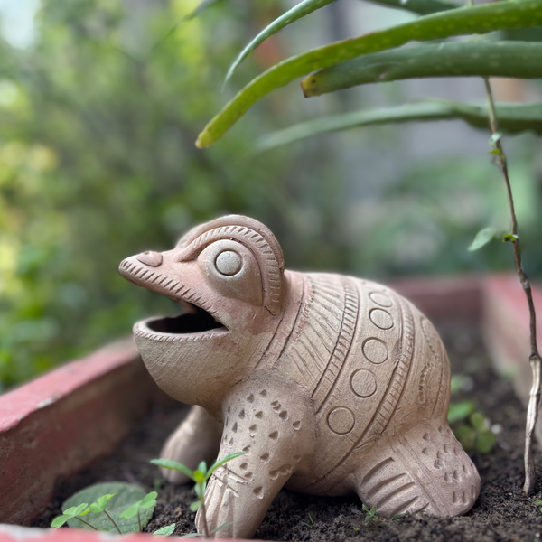 Rustic Handcrafted Terracotta Frog Figurine Garden Décor
