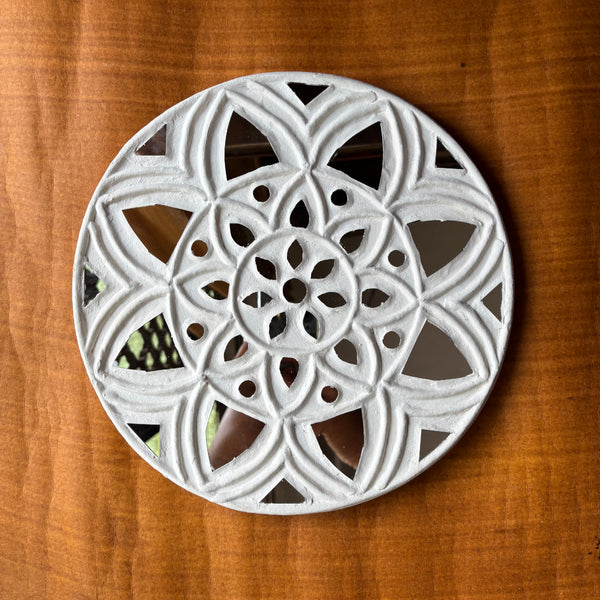 Traditional Round Floral Lippan Art Frame – 10"